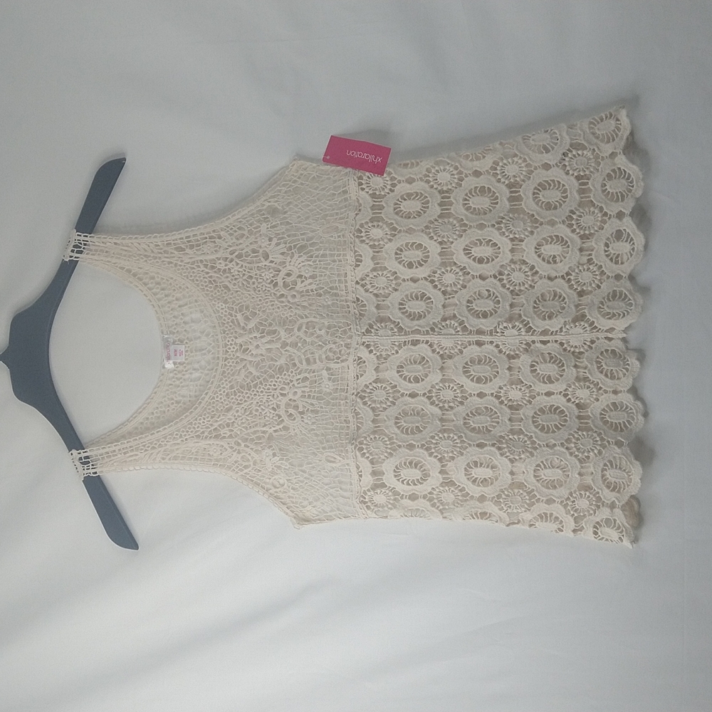 Xhilaration Crean Lace Top Size: M